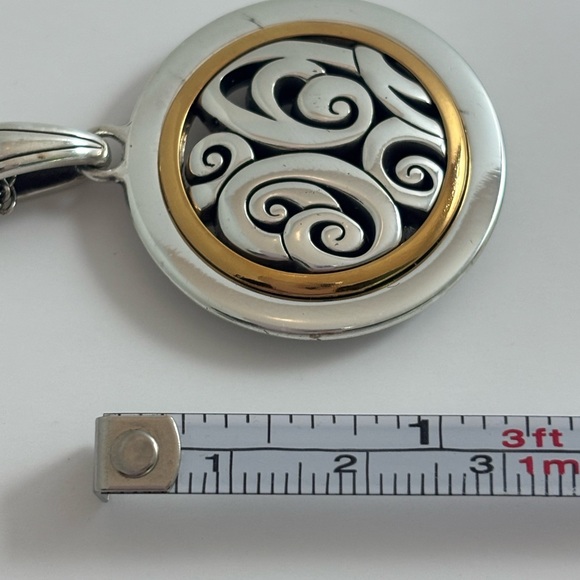 Spin Master Pendant Necklace - Picture 4 of 5